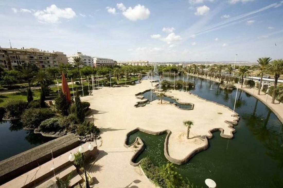 Spacious Apartment Τορεβιέχα Εξωτερικό φωτογραφία